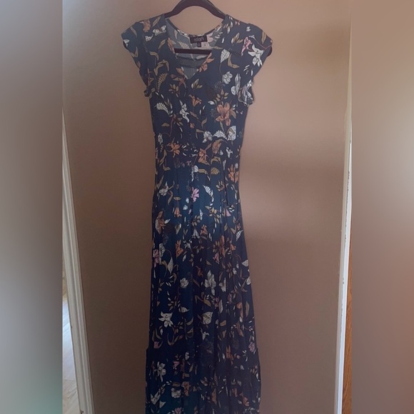 Papulillion maxi dress in XS and fits a size 6-8 - Picture 1 of 3